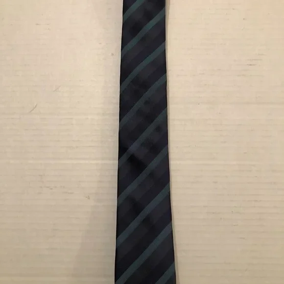 banana Republic men's new 55%polyester 45%silk tie 2 1/4 X 60